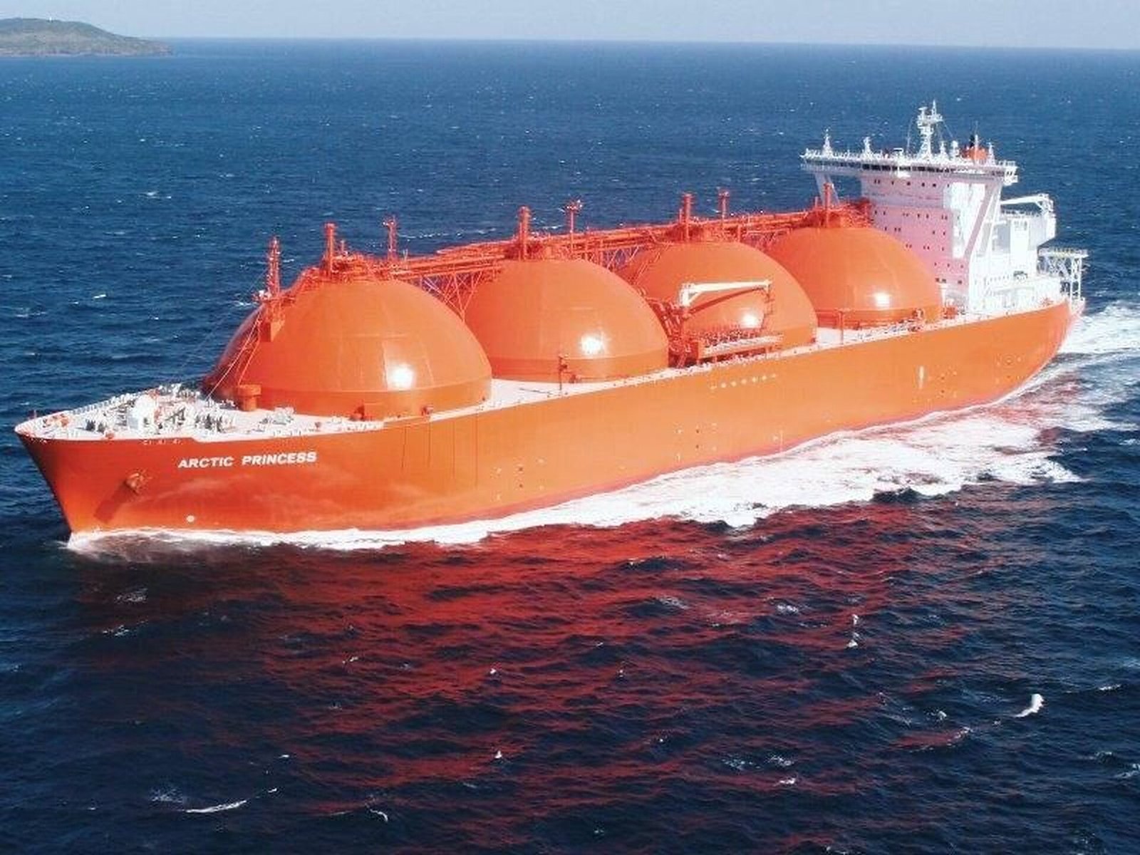 LPG and LNG carrier vessel for bulk supply